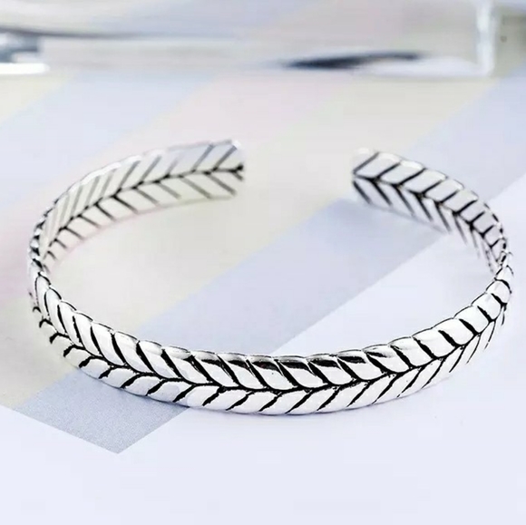 NEW 925 Silver Thick Arrow Bangle Bracelet Cuff - Picture 6 of 13